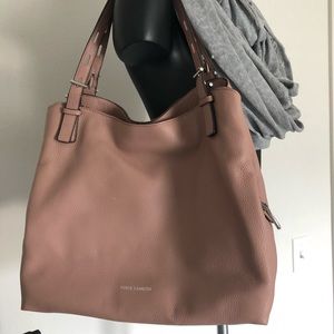 💕💕Must go! Make an offer!💕💕 Vince Camuto Bag